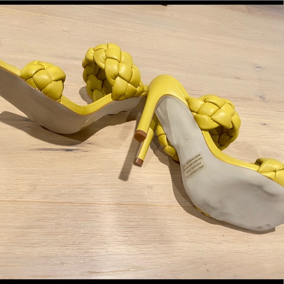 Steve Madden Kenley Woven Slide Sandals - Picture 7 of 7